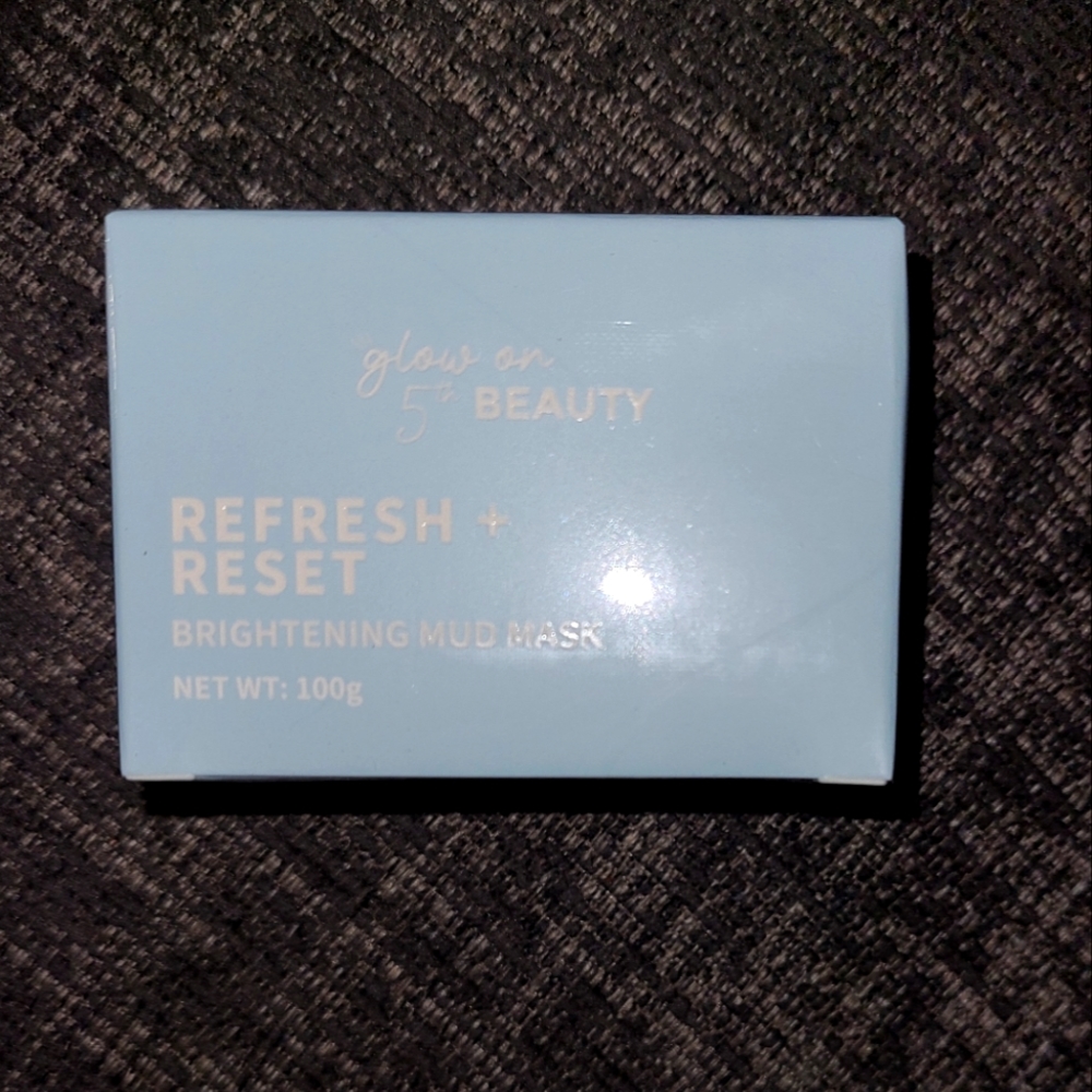 Glow on 5th refresh and brighten mud mask